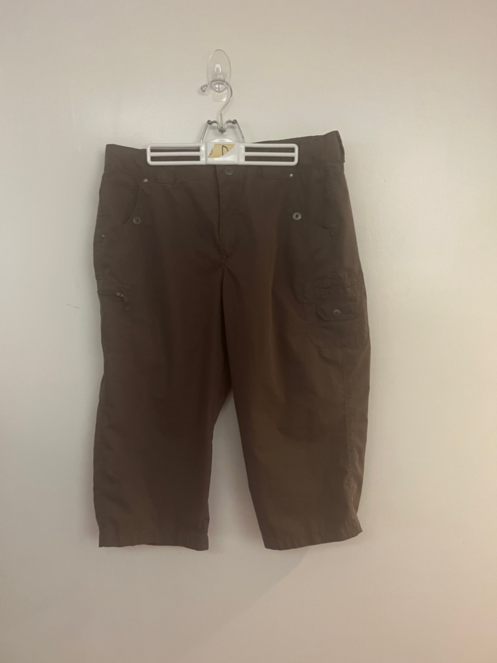 Gloria Vanderbilt Brown Women's Cargo Capris 2000’s with side pockets, low rise